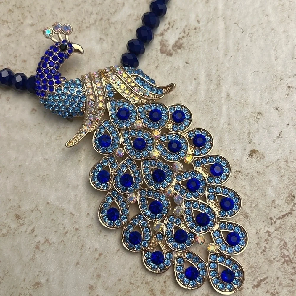 Eye Candy Glass Crystal Peacock Necklace New